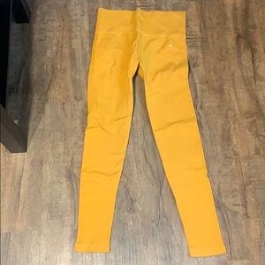 Mustard yellow gym leggings